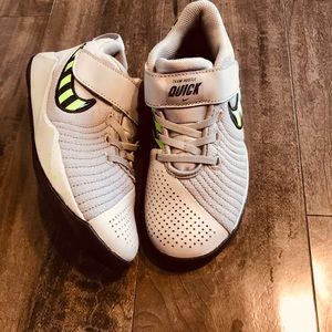 Nike Bv3235-002 Team Hustle Quick 2 Sport (ps) Little Kids 1.5